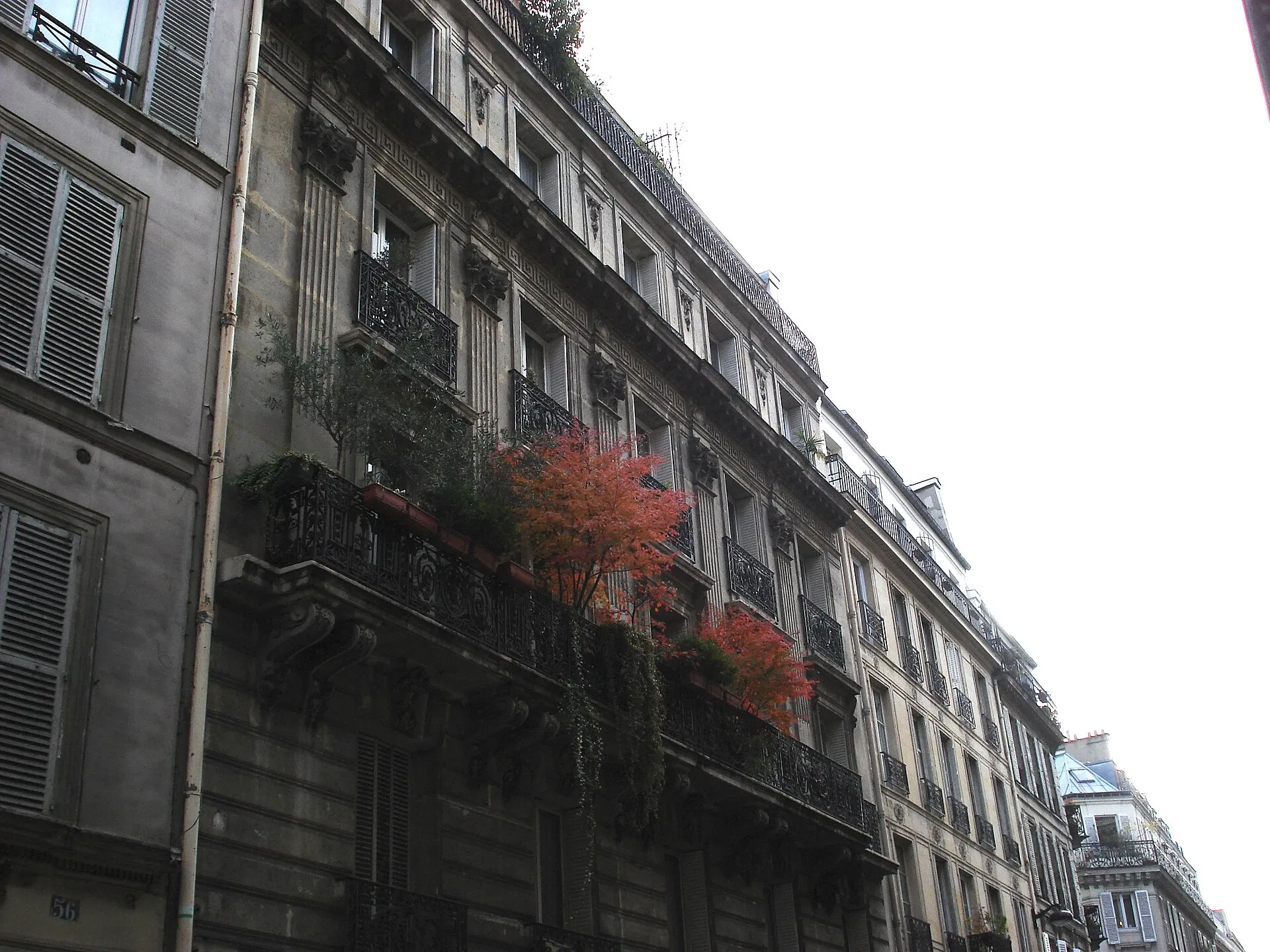Immeuble d'habitation parisien en copropriété pour illustrer l'assurance propriétaire non occupant