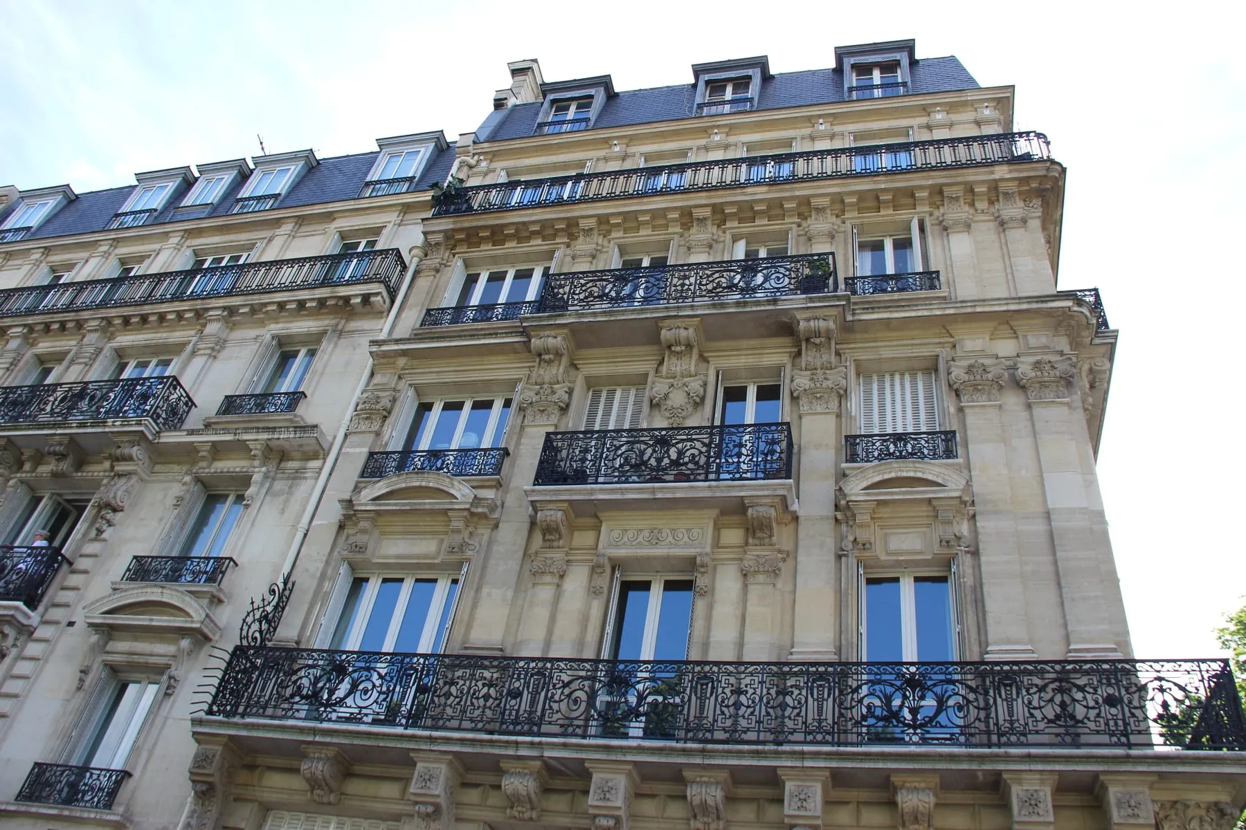 Façade d'un immeuble résidentiel parisien