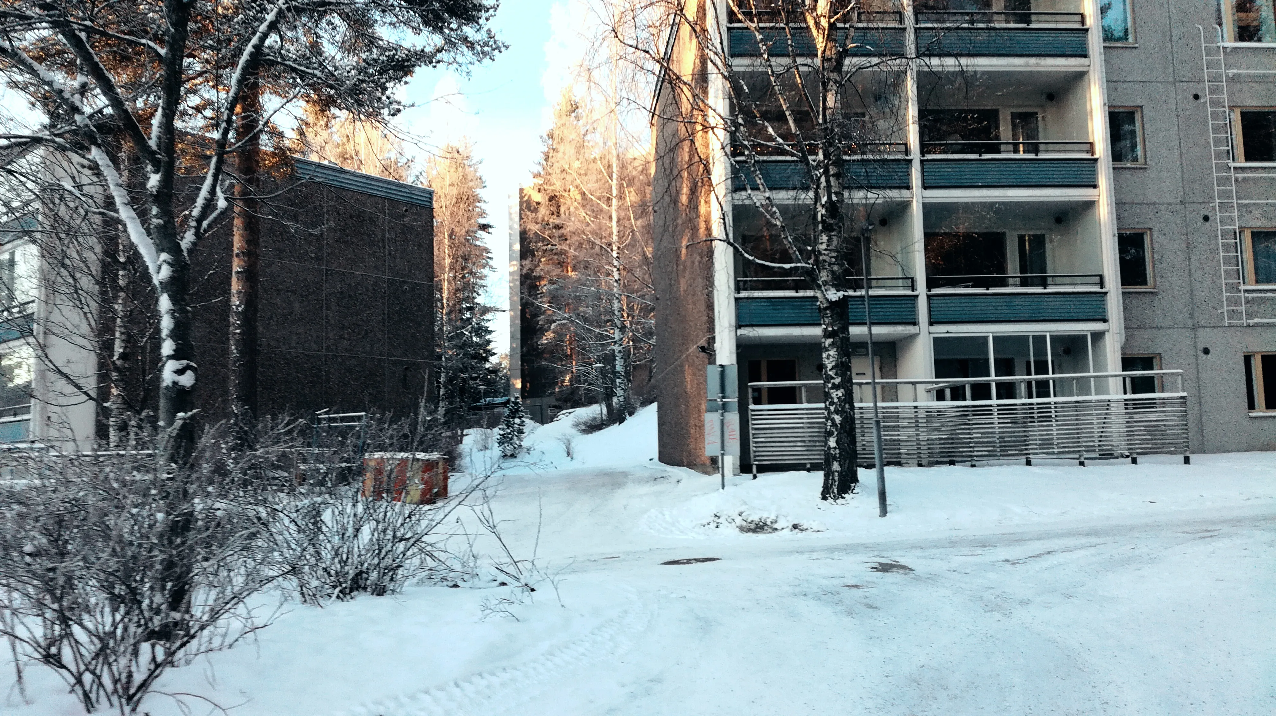 Photo d'immeubles d'habitation en hiver pour illustrer la fin de la trêve hivernale