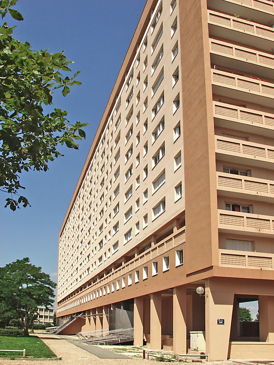 Immeuble résidentiel rénové avec isolation extérieure en région parisienne