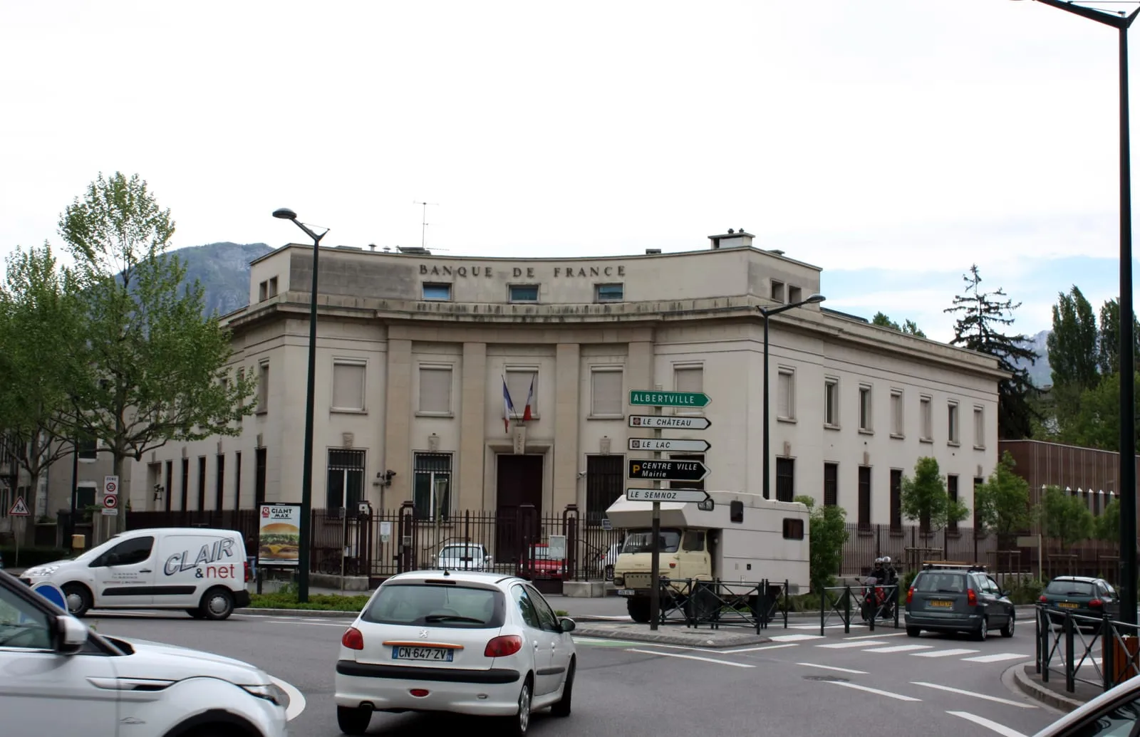 Façade d'un bâtiment de la Banque de France pour illustrer la mise à jour du taux d'usure